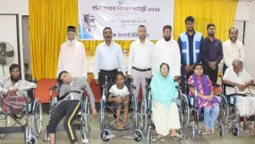 প্রতিবন্ধীদের মাঝে ইমপ্যাক্ট ইনিশিয়েটিভ’র হুইল চেয়ার বিতরণ