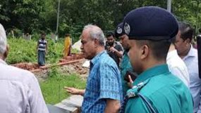 এ কী ইট লাগাইছেন, শহীদদের কবরের-স্বরাষ্ট্র উপদেষ্টার ক্ষোভ