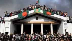 ৫ আগস্ট জুলাই ঘোষণাপত্র উপস্থাপন