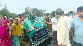 সিলেট-ঢাকা মহাসড়কে ত্রিমুখী সং ঘ র্ষে প্রাণ গেল ৪ জনের