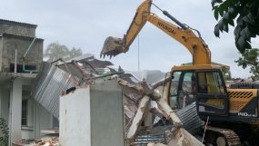 শ্রীমঙ্গলে রেলওয়ের ভূমি থেকে তিন শতাধিক স্থাপনা উচ্ছেদ