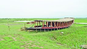 বর্ষায়ও সুনামগঞ্জরে হাওরে পানি নেই