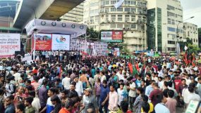 শাহবাগে ছাত্রদল নেতাকর্মীদের ঢল