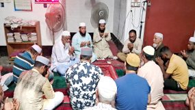 মতোওয়াল্লী খলিল খানের মায়ের মৃত্যুতে মদিনা মার্কেটে দোয়া মাহফিল