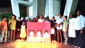 শহীদ মুনির-তপন-জুয়েল স্মরণে শহীদ মিনারে প্রদীপ প্রজ্জ্বলন ও স্মরণ সভা অনুষ্ঠিত