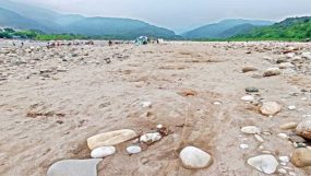 সাদাপাথর লুট: ‘প্রভাবশালী ব্যক্তি ও সংস্থার’ বিরুদ্ধে পূর্ণাঙ্গ অনুসন্ধানে দুদক