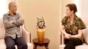 স্বরাষ্ট্র উপদেষ্টার সঙ্গে মার্কিন চার্জ দ্য অ্যাফেয়ার্সের সাক্ষাৎ