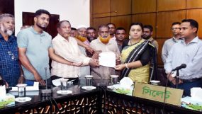 কী আছে চয় দফা দাবীতে ব্যাটারিচালিত রিকশা চালকদের স্মাকলিপি