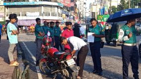 সিলেটে মোটর সাইকেলে অধিক যাত্রী নিলেই জরিমানা, পুলিশের হুশিয়ারি