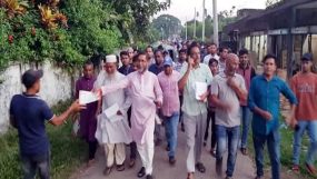 ৩১ দফার লিফলেট বিতরণ ও ধানের শীষের পক্ষে কামাল বাজারে খান জামালের প্রচারণা