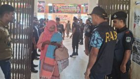 অবৈধভাবে ট্রেনের টিকিট কেনায় ৭ যাত্রীকে জরিমানা