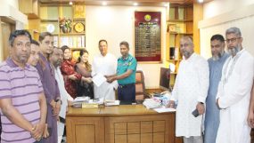 পুলিশ কমিশনার ও জেলা প্রশাসকের কাছে দোকান মালিক ব্যবসায়ী সমিতির স্মারকলিপি