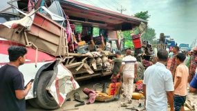 হবিগঞ্জে দুই বাসের মুখোমুখি সংঘর্ষে প্রাণ গেল ৩ জনের, আহত ২৫