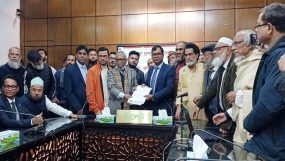 সিলেট-৪: হাকিমকে সাথে নিয়ে মনোনয়পত্র জমা দিলেন আরিফুল হক চৌধুরী