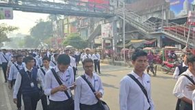 ঢাকা কলেজের শিক্ষার্থীদের সায়েন্সল্যাব অবরোধ