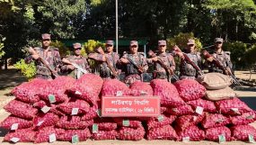 তাহিরপুরে বারকি নৌকাসহ ভারতীয় পেঁয়াজ ও চিনি জব্দ