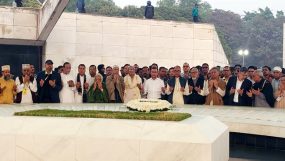 দীর্ঘ ১৯ বছর পর বাবার কবরের পাশে তারেক রহমান