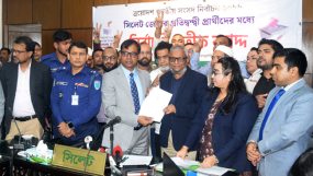 প্রতীক গ্রহণের মাধ্যমে সিলেট-৪ আসনে আরিফুল হক চৌধুরীর আনুষ্ঠানিক নির্বাচনী যাত্রা শুরু