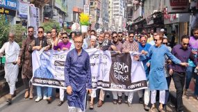 ধানের শীষের পক্ষে মুক্তাদিরকে সাথে নিয়ে নগরীতে ব্যবসায়ীদের প্রচারণা ও গণসংযোগ