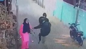 আবারও প্রকাশ্যে ছিনতাই, আবারও ফুটেজ ভাইরাল, এবার কী ধরা পড়বে ছিনতাইকারীরা