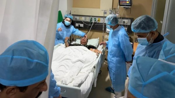 মির্জা আব্বাসকে দেখতে হাসপাতালে প্রধানমন্ত্রী