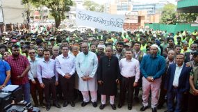 প্রধানমন্ত্রীর ঈদ অনুদান পরিচ্ছন্নতাকর্মীদের হাতে তুলে দিলেন সিসিক প্রশাসক