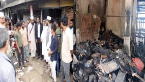 আখালিয়া অগ্নিকাণ্ডে ক্ষতিগ্রস্ত দোকান পরিদর্শন করেন মাওলানা হাবিবুর রহমান