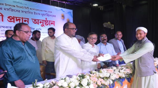 উন্নয়নমূলক কাজের তদারকিতে ইমামদের অংশগ্রহণ নিশ্চিত করা হবে: বাণিজ্যমন্ত্রী