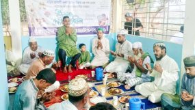 সাহেবের বাজারে লন্ডন প্রবাসী আজিব উল্লাহ এর পক্ষ থেকে ইফতার ও দোয়া মাহফিল