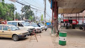 ধর্মঘটের কারণে সিলেটের পাম্পে পাম্পে তেলের জন্য দীর্ঘ লাইন, দিনভর ভোগা’ন্তি