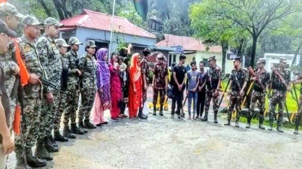 সিলেট সীমান্ত থেকে যে কারণে নারী ও শিশুসহ ৯ জন আটক
