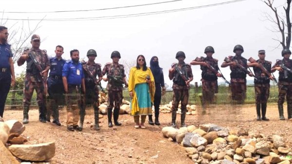 শ্রীপুরে টাস্কফোর্সের অভিযানে ২৫০০ ঘনফুট পাথর জব্দ