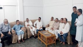 বাণিজ্যমন্ত্রীর সাথে সিলেট ব্যবসায়ী নেতৃবৃন্দের সাক্ষাৎ কালেক্টরেট মসজিদ মার্কেটের সমস্যা সমাধানে আশ্বস্ত করলেন খন্দকার আব্দুল মুক্তাদির