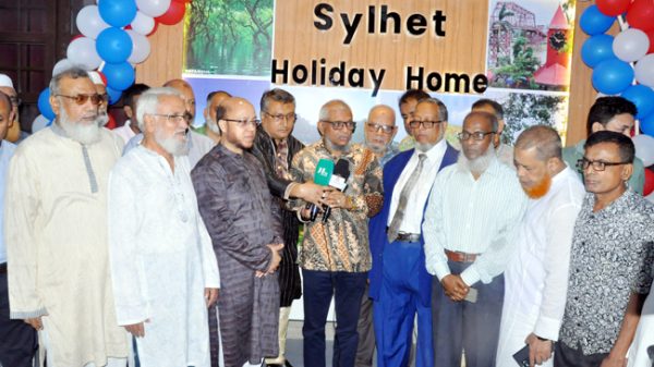 প্রবাসীদের সুরক্ষায় ও বিনিয়োগ সহজ করতে সরকার কাজ করে যাচ্ছে: মন্ত্রী আরিফুল হক চৌধুরী