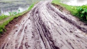কাদার ফাঁদে জাফলং সংযোগপথ, শিক্ষা ও জনজীবনে চরম দুর্ভোগ