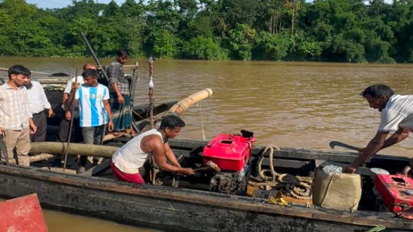 গোয়াইনঘাটে অবৈধ বালু উত্তোলনের বিরুদ্ধে টাস্কফোর্স অভিযান, ১৬ ড্রেজার ও নৌকা ধ্বংস