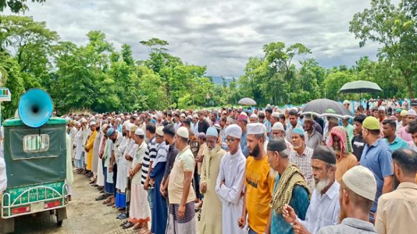 জাফলংয়ে তিন শিক্ষার্থীর এক কবরযাত্রা, শোকে স্তব্ধ গোয়াইনঘাট