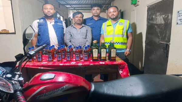 গোয়াইনঘাটে ভারতীয় মদসহ আটক ১