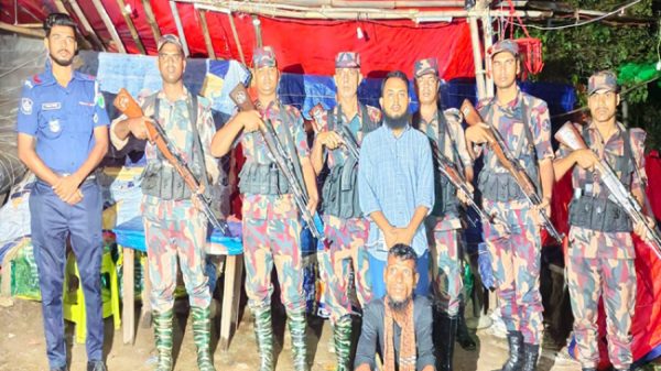 জাফলং জিরো পয়েন্টে গভীর রাতে টাস্কফোর্সের অভিযান, বালু উত্তোলনের দায়ে কারাদণ্ড